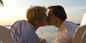 iloveyouphillipmorris-kiss.jpg