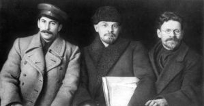 800px-Stalin-Lenin-Kalinin-1919