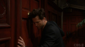 Adam espionne Avery et Phyllis