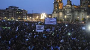 protesta-ayotzinapa-en-zocalo_624x351.jpg