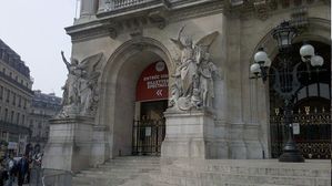 façade de l'opéra de Paris-1