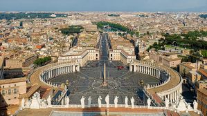800px-St_Peter-s_Square-_Vatican_City_-_April_2007.jpg
