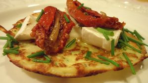 Blinis de courgette au chèvre et tomates séchées