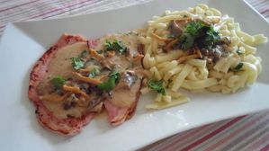 Jambon braisé au mdère et champignons des bois