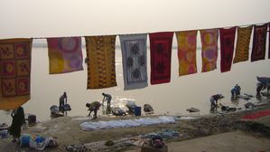 150 : Lessive au bord du Gange, Varanasi
