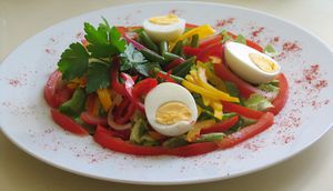 salade-oeufs-poivrons-tomates-oignons-piment--c--Y-copie-1.jpg