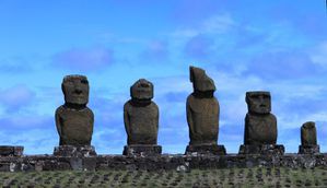 12 pano moai