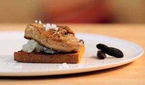 Foie Gras poêlé sur purée de topinambours et pain d'épi