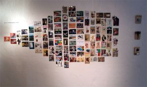 Galleri KG 52 - Cut & Paste show - Mur de cartes - cardswa