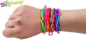 silly-bandz-shakira-fan-bracelet-forme-plastique-image-4238.jpg
