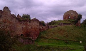 Les ruines de la forterresse de Cluis