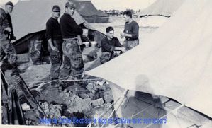 1957-janvier camp de Chypre-Schmitz au 1er plan