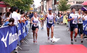 Giro del Lago di Varese. Con Medici con l'Africa CUAMM di varese, il giro del lago sarà anche una festa di solidarietà Ilaria Fossati e Guglielmo Boni a Castel Rozzone Maratonina foto Roberto Mandelli