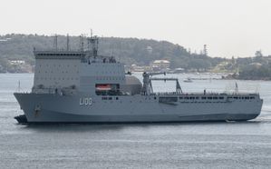 HMAS_Choules_arrives_in_Sydney.jpg
