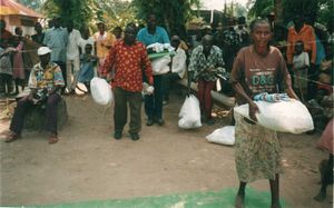 Mgr Djomo distribution vivres Scan02