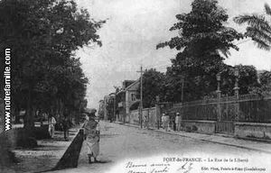 cartes-postales-photo-La-Rue-de-la-Liberte-FORT-DE-FRANCE-9