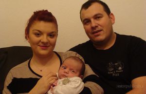 lynn-entouree-de-ses-parents.jpg