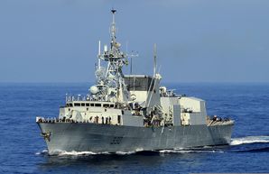 HMCS Halifax (FFH 330) en route to Haiti 2010-01-18