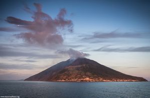 ob_9842cb_2014-04-19-stromboli-1-h-buffetaut.jpg