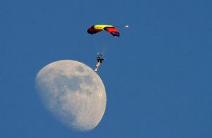 parachute.73141.jpg