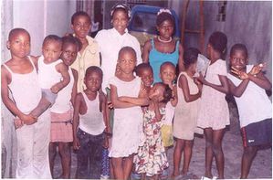 Sr-Meya-avec-nos-enfants-au-CONGO.jpg