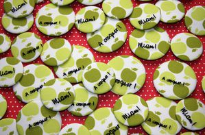 tas-de-badges-Pomme3.jpg