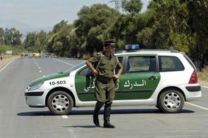 506613_un-policier-algerien.jpg
