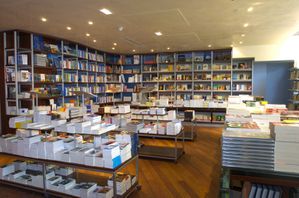 librairie-drugstore-copie-2.JPG