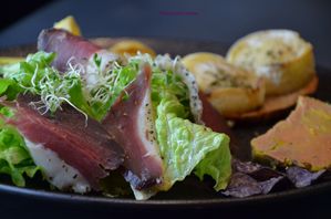 Salade gourmande foie gras magrets et chèvre 4