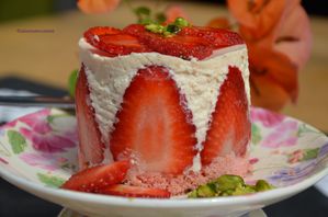 Bavarois fraises et biscuits roses 2