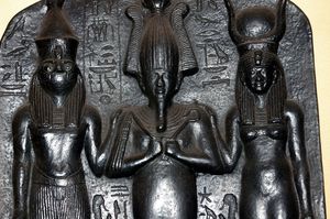 Horus-Osiris-Isis.jpg