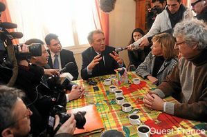 Bayrou-a-NDDL-chez-Sylvain-Fresneau.jpg