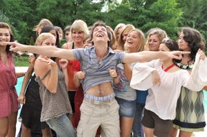 Benjamin-Bellecour-et-les-filles-c-Makingprod.jpg