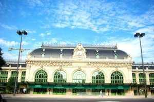 c'est une ancienne gare(chemin de fer Paris-Lyon Mediterran
