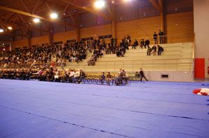 salle moitié vide