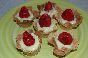 Coupelles-creme-patissiere-fraise.JPG