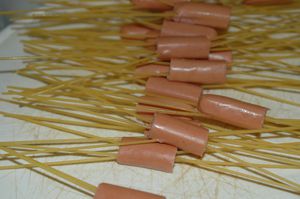 Spaghettis-aux-knackis-crus-.JPG