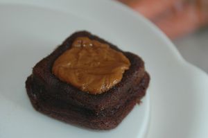 Moelleux-au-chocolat-et-caramel-au-beurre-sale-.JPG