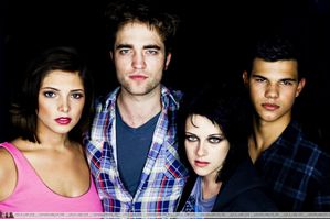 Comic Con 2009 - Twilight Cast Portrait