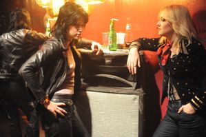 the-runaways-movie-image-5.jpg