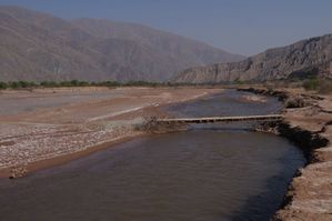 4.-Passerelle-sur-le-Rio-Grande-a-Tumbaya.jpg