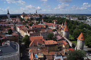 2.-Vue-sur-Tallinn-depuis-la-tour-de-l-eglise-St-Olaf.jpg