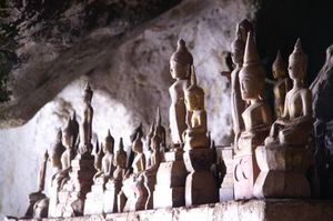 1.-Les-bouddhas-des-grottes-de-Pak-Ou.jpg