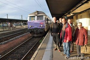 Les représentants de l'association APNB reçus par RFF. Jacques Ottaviani, président, Benoit Groussin et Mauricette Ringuet, vice-présidents DL;de Poitou-Charentes et des Pays de la Loire. (Ouest France)