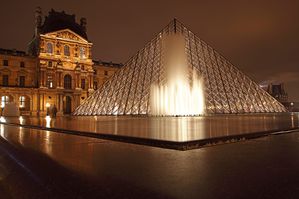 Paris-By-Night-Pyramide-a23534060.jpg