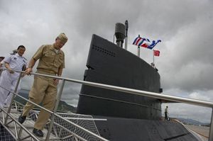 Defense.gov News Adm. Mullen departs the PLA Navy submarine