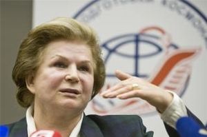 Russie: A 76 ans, la première femme cosmonaute prête pour un aller-simple pour Mars 2013_06_490_0008_11155614_RUSSIA_SPACE_afp_com_20130607_PH_