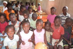 P1070206-enfants-Sr-Roch.JPG