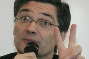 Patrick Devedjian domine le monde et le prouve