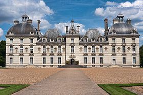 280px-Cheverny-Chateau-VueFrontale